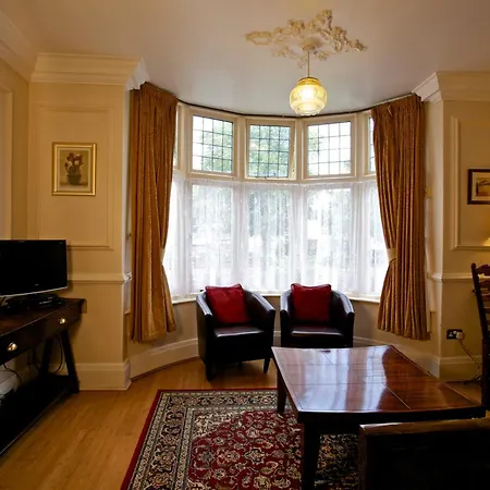 Acorn Guest House In Hull-2
